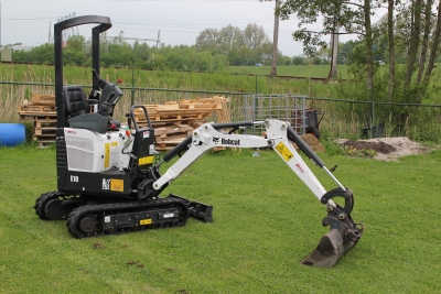 bobcat-e10 garden